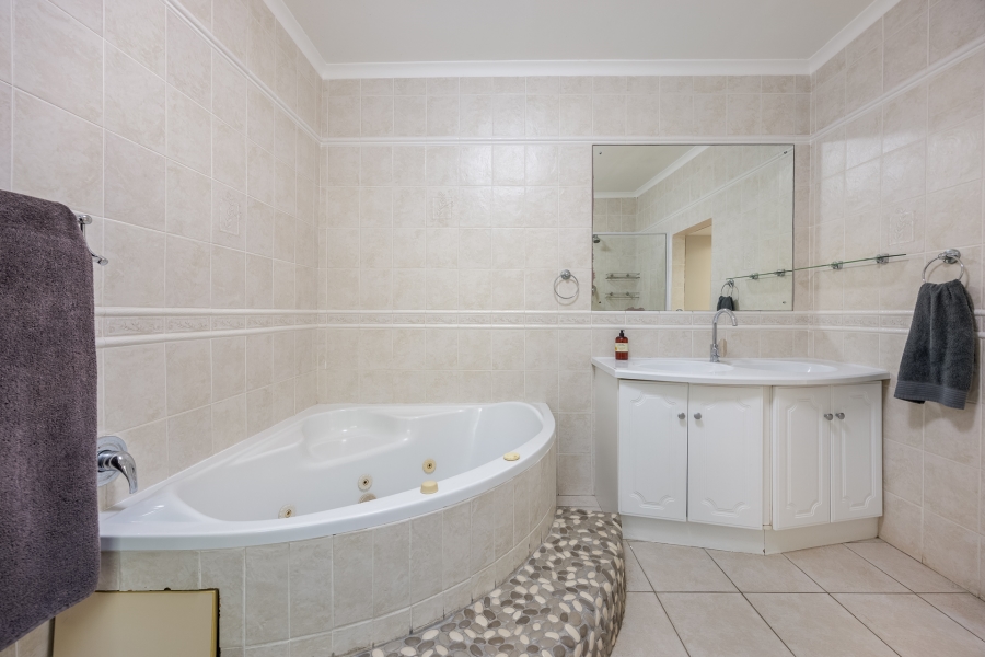 4 Bedroom Property for Sale in Vierlanden Western Cape